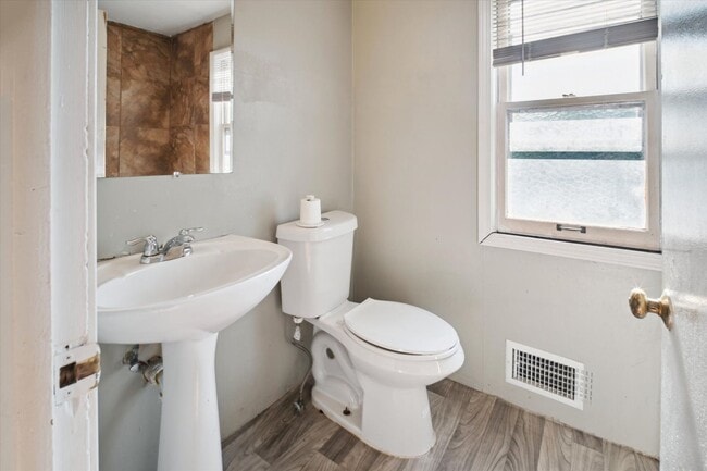 Building Photo - 1349 W 87th St