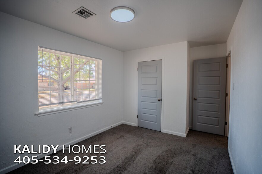 Building Photo - 413 Winding Ln