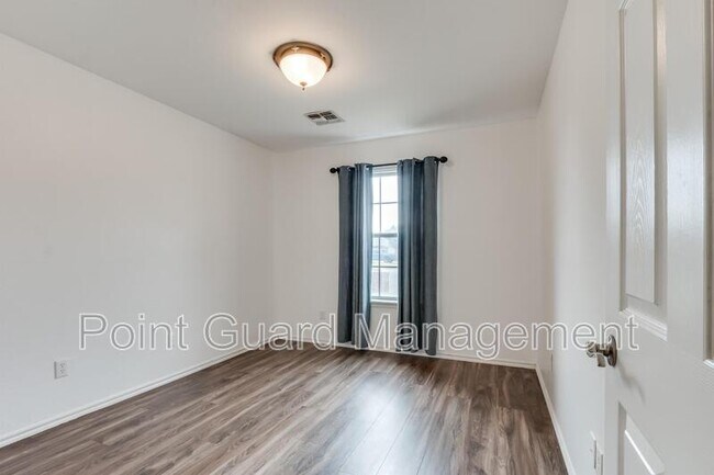 Building Photo - 10517 Queensbury Dr