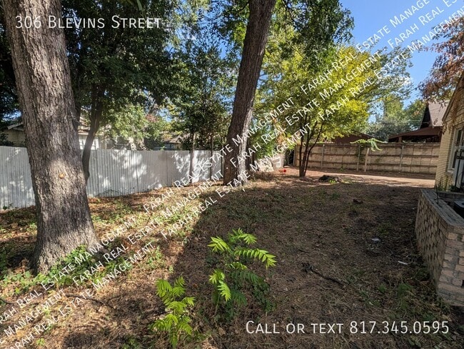 Building Photo - 306 Blevins St