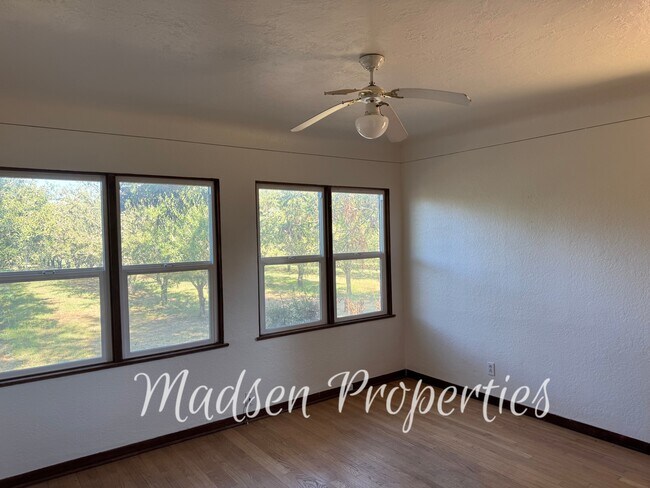 Building Photo - 3164 Burdick Rd