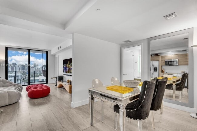 Building Photo - 121 NE 34th St