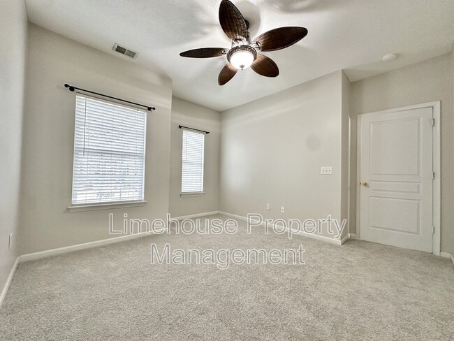 Building Photo - 5872 Ludington Dr