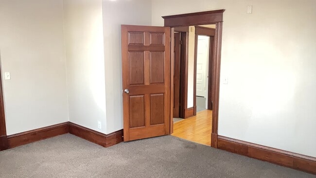 Building Photo - Available NOW!!  3 Bedroom Upper Level Dup...