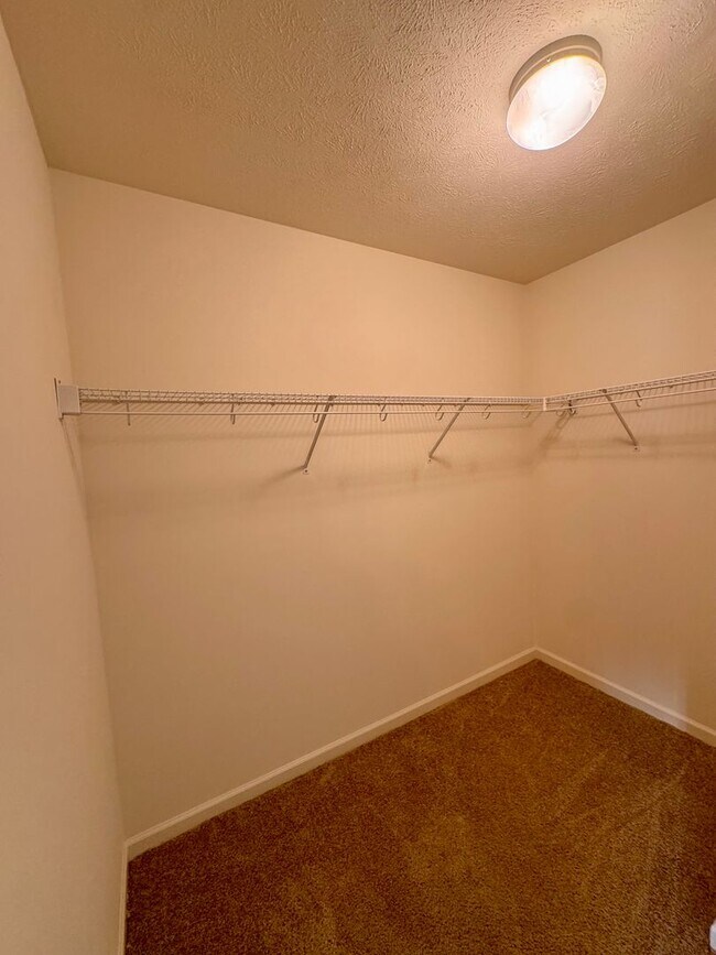Building Photo - 2948 Crystal Spring Ln