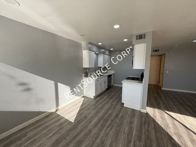 Building Photo - 2 Bedroom/2.5 Bathroom Two Story Condo for...