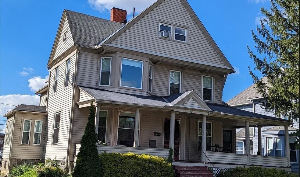 Primary Photo - 205 Seminary St