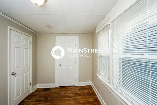 Building Photo - 3 Bedroom Pet-Friendly Home in Louisville,...