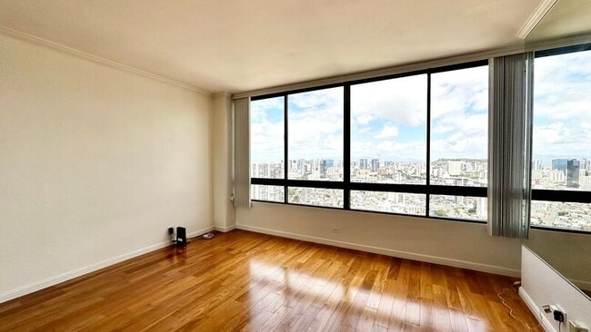 Building Photo - 2499 Kapiolani Blvd