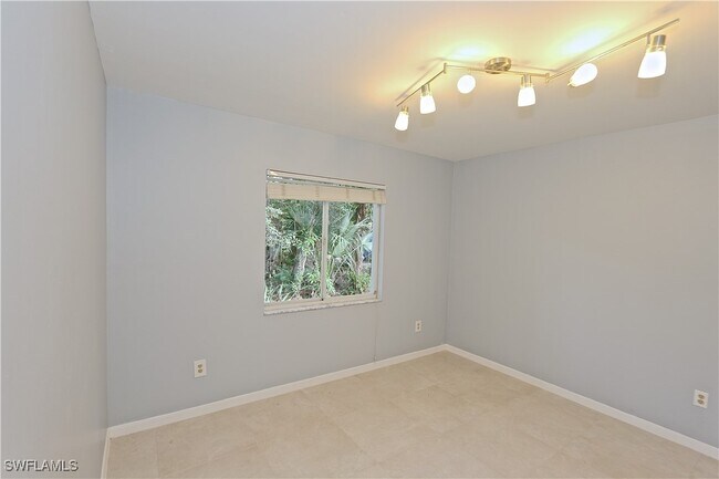 Building Photo - 5461 Boxwood Way