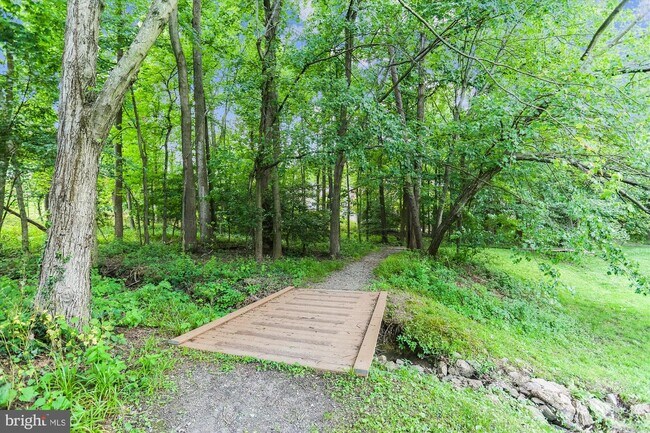 Building Photo - 7561 Heatherton Ln