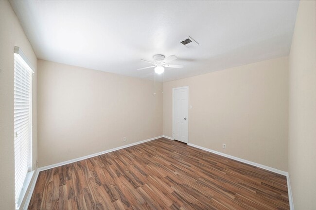 Building Photo - Spacious 4-Bedroom, 2-Bath Home in Texas C...