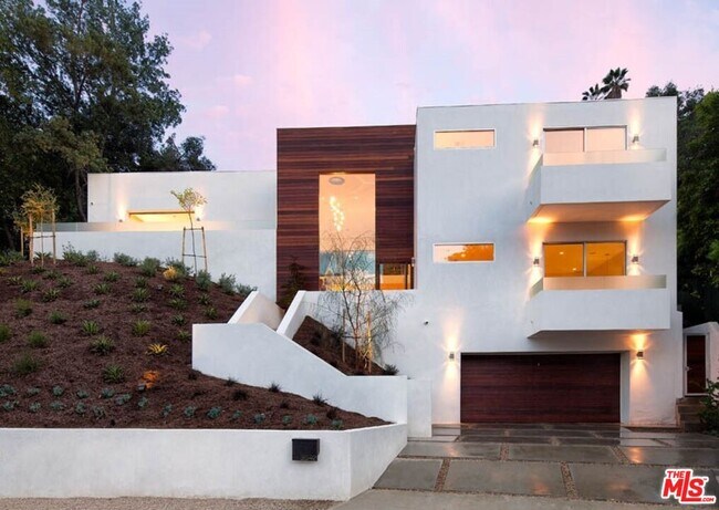 Building Photo - 3542 Knobhill Dr