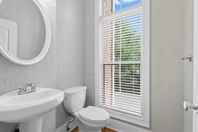 Building Photo - 1664 Mosaic Way