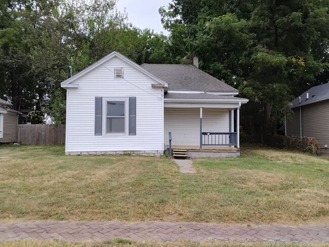 Building Photo - 2 Bed 1 Bath Home