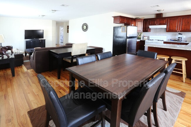 Building Photo - 255 - 257 NJ Railroad Ave #2