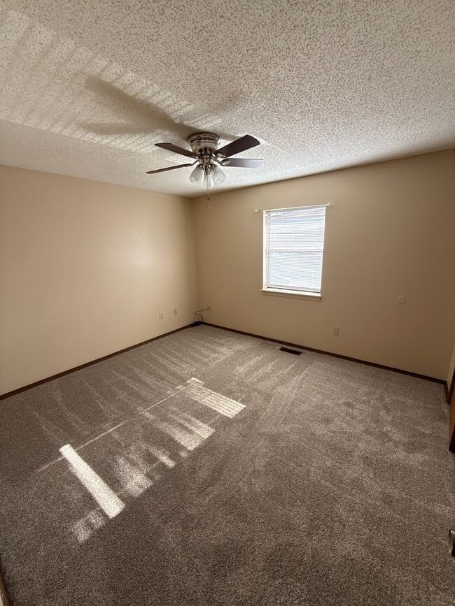 Building Photo - 1706 W 2nd St