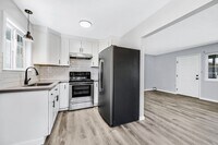 Building Photo - 3042 Maple Ave