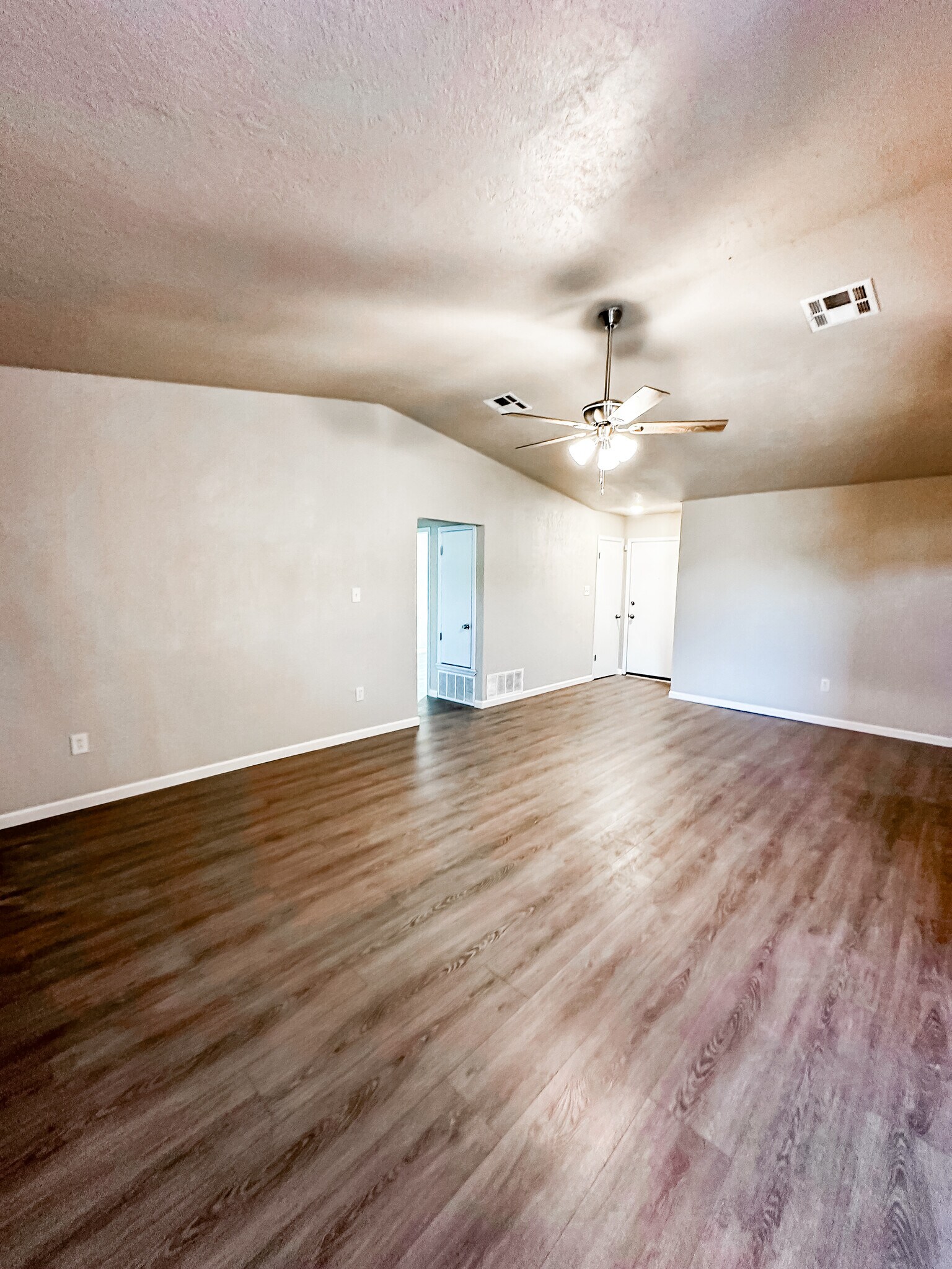 Building Photo - 7603 NW Andrews Ave