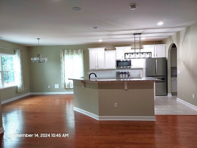 Building Photo - 231 Belclare Way