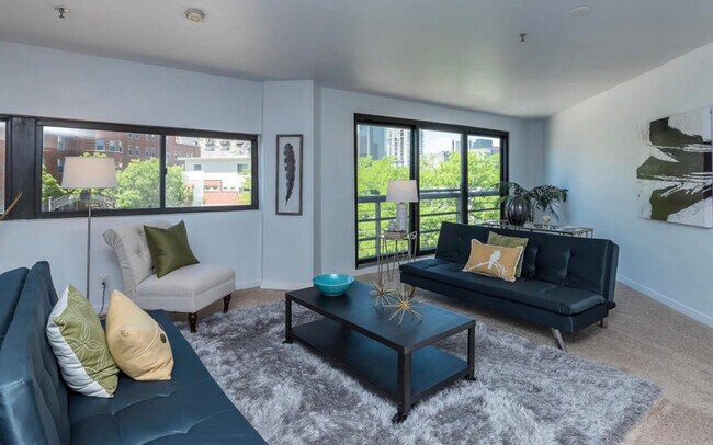 Building Photo - 100 Park Ave W