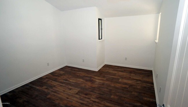 Building Photo - 142 Quarterdeck Townes