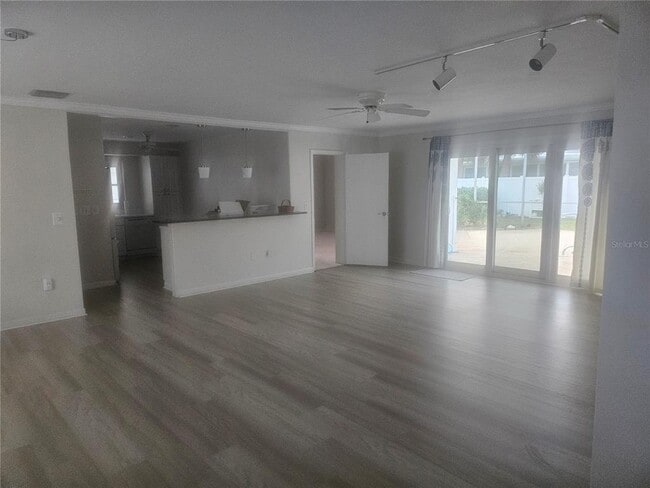 Building Photo - 332 2nd St W