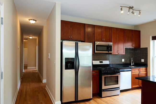 Building Photo - 1609 W Farwell Ave