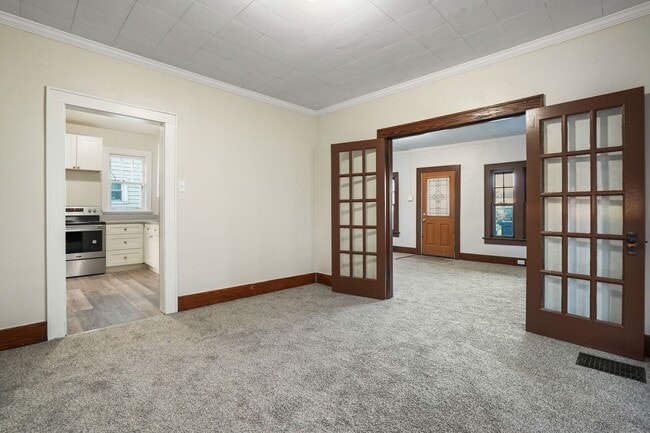 Building Photo - 3 BED 2 FULL BATH W/ OFFICE - AVAILABLE NOW