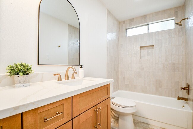 Building Photo - 21 Edgewood Forest Ct