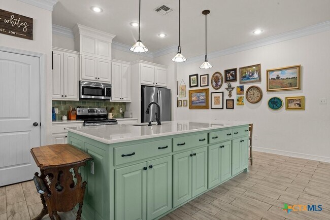 Building Photo - 2402 Twin Ridge Ct