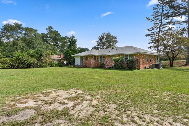 Building Photo - 1457 Columbia Hwy N