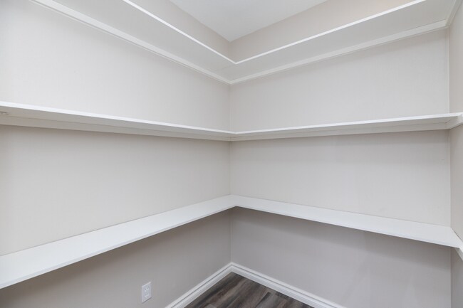 Building Photo - 7210 Grass Valley Dr