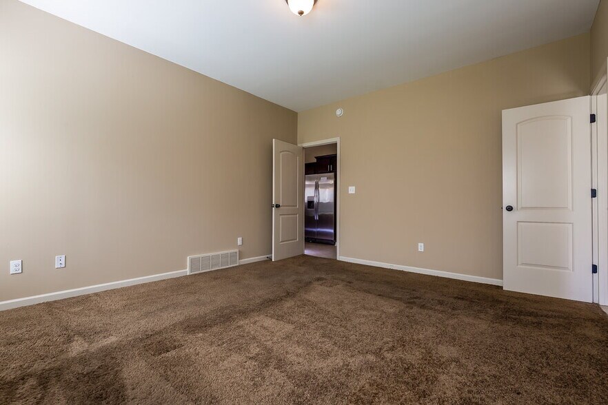 Building Photo - 6057 Vera Ln