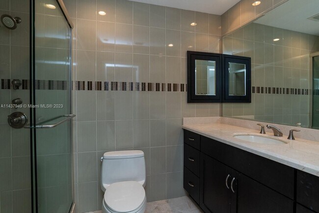 Building Photo - 76 Isle of Venice Dr