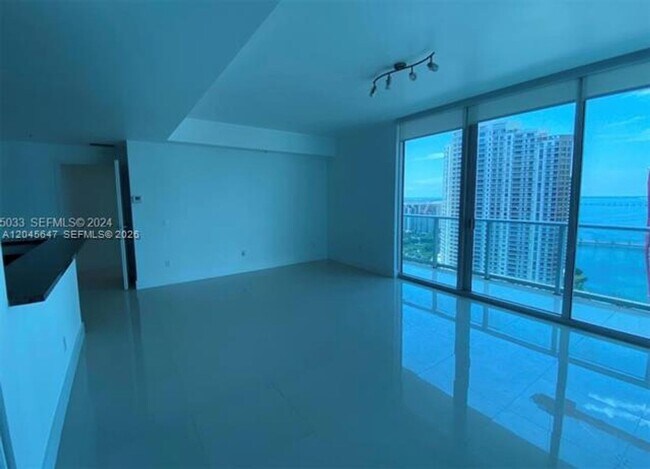 Building Photo - 300 S Biscayne Blvd