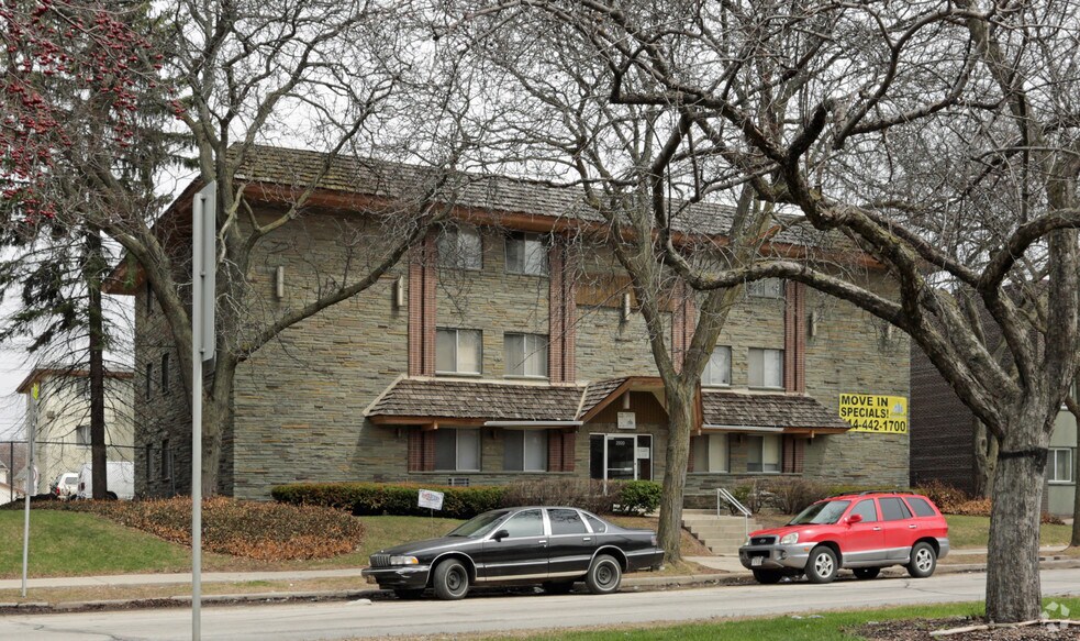 Building Photo - 2920 W Highland Blvd