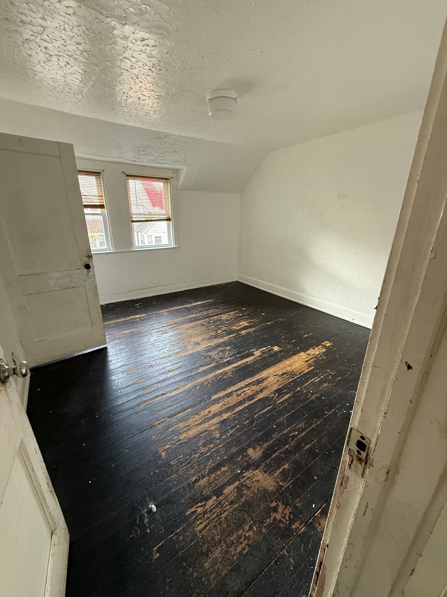 Building Photo - 1682 W 15th St