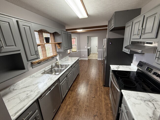 Building Photo - 3333 Tanner Rd