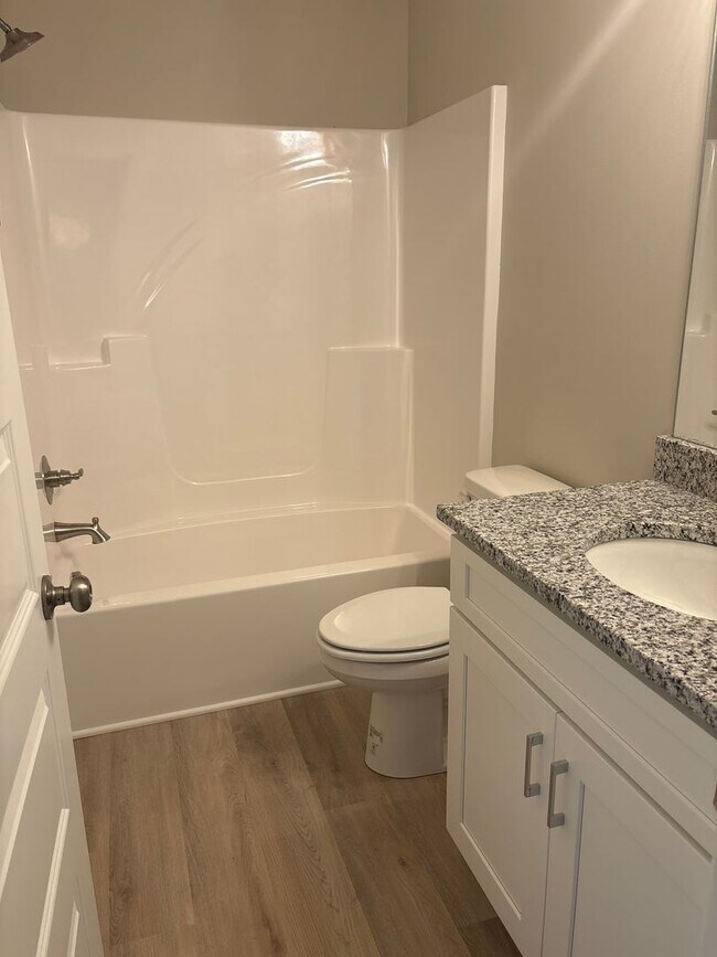 Building Photo - BRAND NEW 4 Bed 3.5 Bath Townhome Near The...