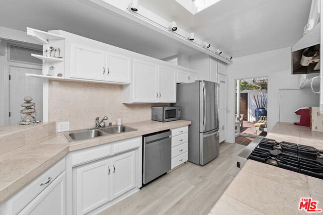 Building Photo - 27060 Malibu Cove Colony Dr
