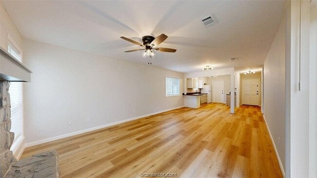 Building Photo - 1112 Airline Dr