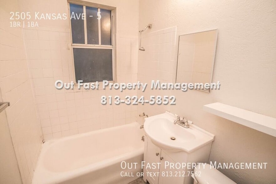 Building Photo - 2505 W Kansas Ave