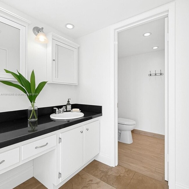 Building Photo - 1915 Brickell Ave