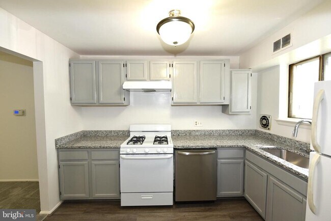 Building Photo - 11326 Cherry Hill Rd