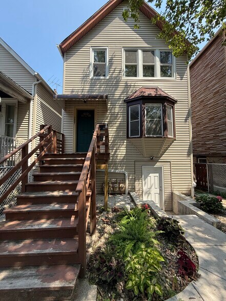 Building Photo - 3807 N Whipple St