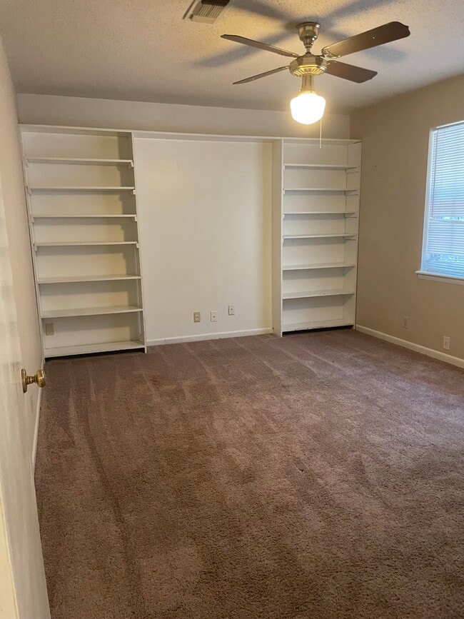 Building Photo - 107 Galahad Ct