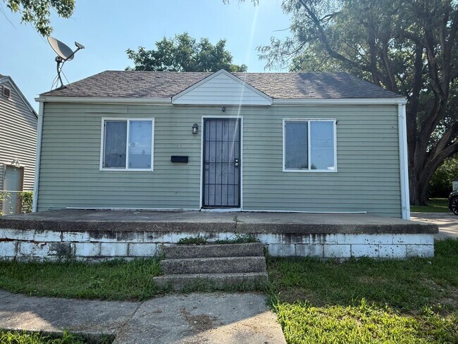 Building Photo - 1764 N Oakland Ave