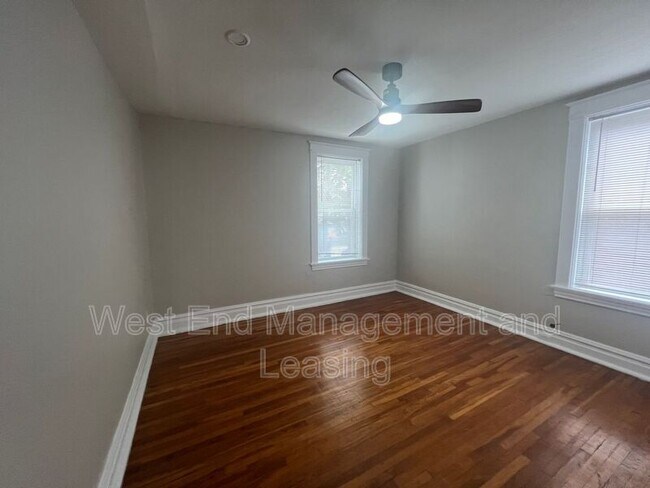Building Photo - 1018 Commodore Dr