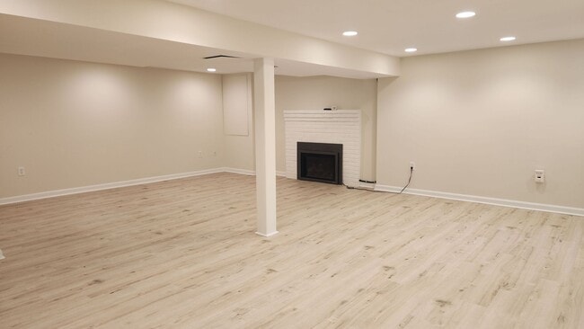 Building Photo - Beautiful Ft Hunt Area Home